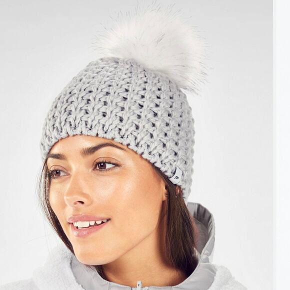 Fabletics Gray Chunky Knit Pom Pom Warm Winter Beanie Hat NWOT - Picture 4 of 4